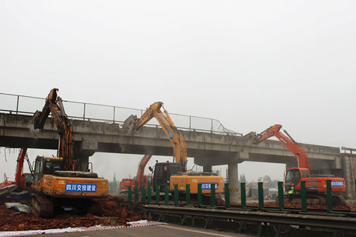 成乐扩容建设项目顺利完成三座分离式立交的同步拆除施工