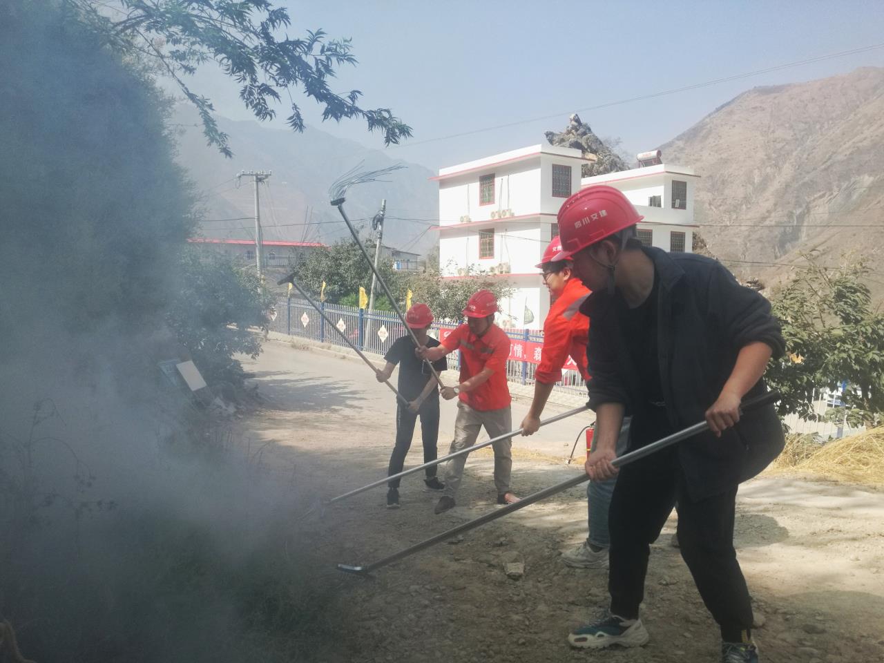 提升扑灭初始火情能力 增强员工消防意识——四川交投建设公司沿江XJ17项目部组织森林防火应急演练